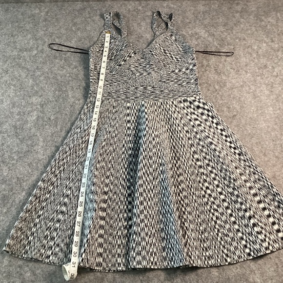 Guess Los Angels Bondage Fit & Flare Black and White Body Con Dress Size Large. - Picture 4 of 11